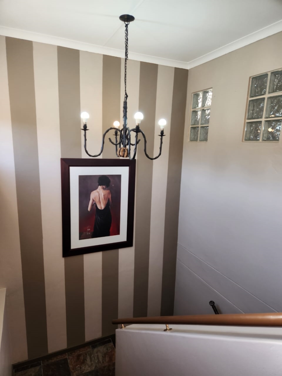 To Let 5 Bedroom Property for Rent in Fraaiuitsig Western Cape